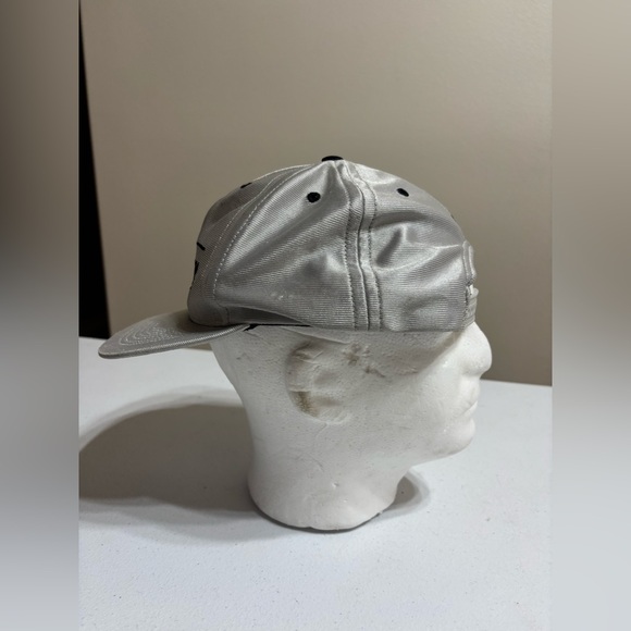 Rare
Supreme Silver Cap 5 Panel Metallic Logo Streetwear - Picture 5 of 13